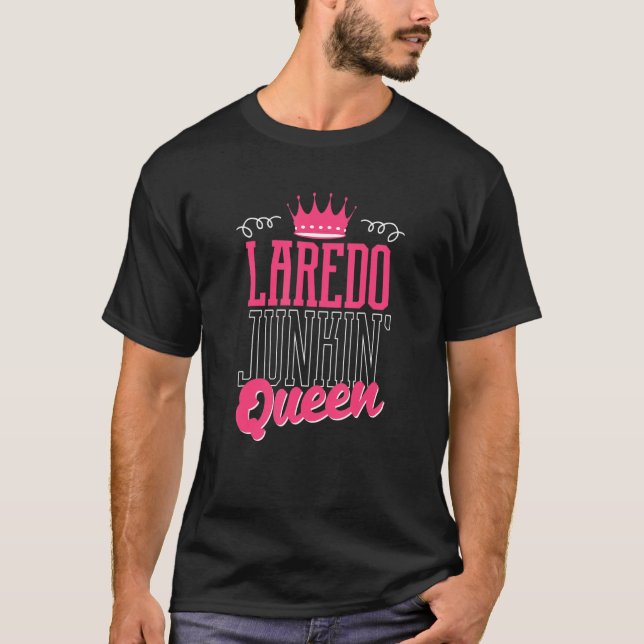 Laredo Junkin Queen Thrifter Garage Sales Picker T Shirt (Framsida)