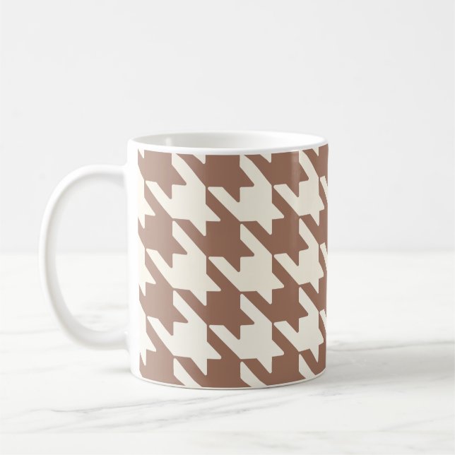 Large Houndstooth Pattern Mocha Mousse and White Kaffemugg (Vänster)