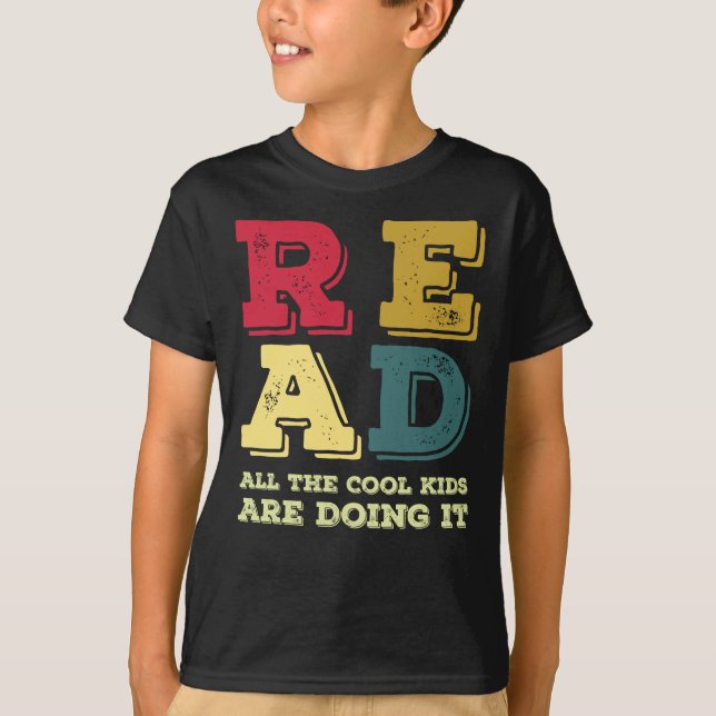 Läs allt som alla coola barn gör t shirt (Framsida)
