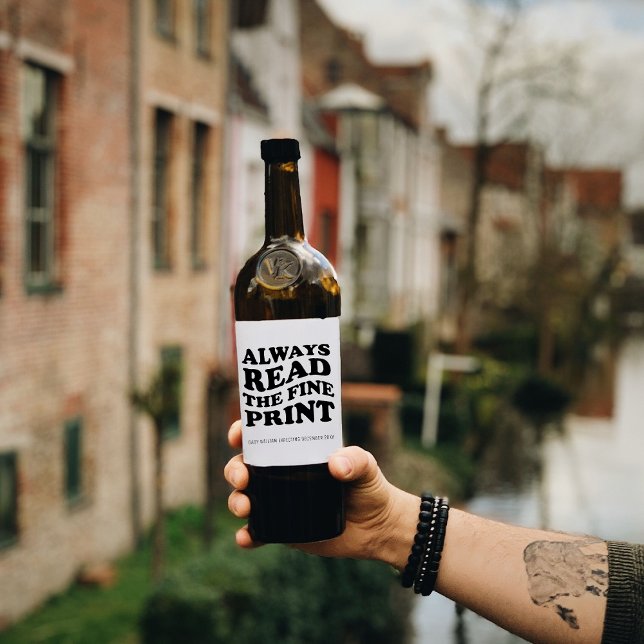 Läs alltid meddelandet Skriv ut Baby för Bra Vinflaska Etikett (Always Read The Fine Print Baby Announcement Wine Label, pregnancy announcement ideas)