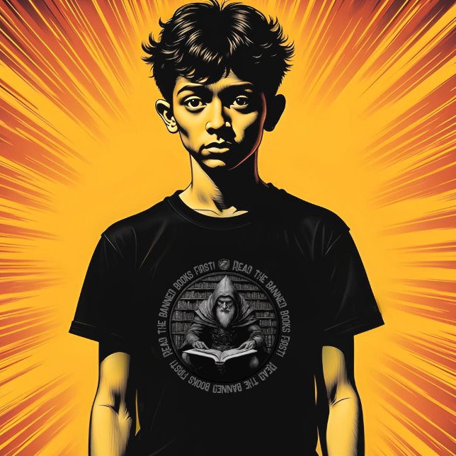 Läs de förbjudna böckerna först t shirt (Skapare uppladdad)