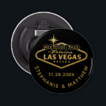 Las Vegas Bröllop Date Favor Magnetic Flasköppnare<br><div class="desc">En roligt och en nyttig tjänst eller brudens sida-gåva till ett Las Vegas-bröllop är den här magnetiska flaska-öppnaren med anpassningsbarna "bröllop in fantastisk Las Vegas-skylt" och personlig pars namn och bröllop-datum. De är också prisvärda och har roligtar! Bakgrunden till färg kan ändras så att den stämmer överens med temat bröllop...</div>
