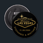 Las Vegas Bröllop Date Favor Magnetic Flasköppnare<br><div class="desc">En roligt och en nyttig tjänst eller brudens sida-gåva till ett Las Vegas-bröllop är den här magnetiska flaska-öppnaren med anpassningsbarna "bröllop in fantastisk Las Vegas-skylt" och personlig pars namn och bröllop-datum. De är också prisvärda och har roligtar! Bakgrunden till färg kan ändras så att den stämmer överens med temat bröllop...</div>