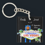 Las Vegas Bröllop    FavorKeychain<br><div class="desc">Personlig Las Vegas bröllopsförmån. Den här nyckelkedjan med berömden välkommen till ett fantastiskt Las Vegas-tecken. Ändra både text och teckensnitt färg och stil genom att klicka på personalisera och välj sedan "klicka för att anpassa ytterligare" på nästa skärm.</div>