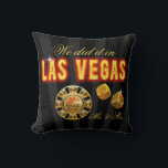 Las Vegas Ljus Mr. & Newlyweds | Svart Kudde<br><div class="desc">Snyggt, glam dekorativ kudde har Las Vegas i ljus, rulldice, anpassade casino chip - perfekt keepsaké memento-presenten till den nya Mr. Och fru Använda, klicka på CUSTOMIZE IT för att anpassa din egen text. Matchning av inbjudningar och andra tillgängliga produkter. För frågor/förfrågningar, e-post: cheryl@cheryldanielsart.com. "Las Vegas Ljus" originalutformning av Cheryl...</div>