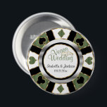Las Vegas Stil Bröllop - Grönt<br><div class="desc">Knapp Stift. Las Vegas Stil Bröllop i mjuk oliv grönt med guld och silver accents Poker Chip Design. ⭐ Den här produkten är 100 % Anpassade. *****Klicka på KNAPPEN ANPASSA om du vill lägga till, ta bort, flytta, ändra storlek, ändra storlek, rotera, osv.något av bilderna eller texten. 99 procent av...</div>