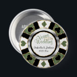 Las Vegas Stil Bröllop - Grönt Knapp<br><div class="desc">Knapp Stift. Las Vegas Stil Bröllop i mjuk oliv grönt med guld och silver accents Poker Chip Design. ⭐ Den här produkten är 100 % Anpassade. *****Klicka på KNAPPEN ANPASSA om du vill lägga till, ta bort, flytta, ändra storlek, ändra storlek, rotera, osv.något av bilderna eller texten. 99 procent av...</div>