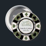 Las Vegas Stil Bröllop - Grönt Knapp<br><div class="desc">Knapp Stift. Las Vegas Stil Bröllop i mjuk oliv grönt med guld och silver accents Poker Chip Design. ⭐ Den här produkten är 100 % Anpassade. *****Klicka på KNAPPEN ANPASSA om du vill lägga till, ta bort, flytta, ändra storlek, ändra storlek, rotera, osv.något av bilderna eller texten. 99 procent av...</div>