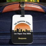 Las Vegas Strip Sunset Anpassningsbar Vacation Bagagebricka<br><div class="desc">Coola anpassningsbar Las Vegas skyline på resgodsbrickor för din familjemester eller resa till ljus. Gamla från soluppgången till solnedgången i den här staden och kom ihåg det med den här keepsaksouvenir.</div>