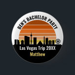 Las Vegas Strip Sunset Anpassningsbar Vacation Knapp<br><div class="desc">Coola anpassningsbar Las Vegas skyline vid solnedgång eller namn bricka för din familjerester eller bilfest resa till staden ljus. Gamla från soluppgången till solnedgången i den här staden och kom ihåg det med den här keepsaksouvenir.</div>