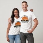 Las Vegas Strip Sunset Anpassningsbar Vacation T Shirt<br><div class="desc">Coola anpassningsbar Las Vegas skyline vid solnedgång t-shirts till din familjemester eller resa till ljus. Gamla från soluppgången till solnedgången i den här staden och kom ihåg det med den här keepsaksouvenir.</div>