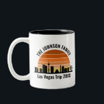 Las Vegas Strip Sunset Anpassningsbar Vacation Två-Tonad Mugg<br><div class="desc">Coola anpassningsbar Las Vegas skyline vid sunset mugg för din familjerester eller bilfest resa till staden ljus. Gamla från soluppgången till solnedgången i den här staden och kom ihåg det med den här keepsaksouvenir.</div>