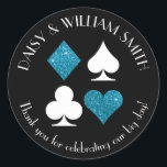 Las Vegas Theme Anpassningsbar Text Malibu Blue Gl Runt Klistermärke<br><div class="desc">Faux turcoise blue glitter och white card kostym cirkuleras av anpassadet som skapar dessa svarta,  runda klistermärken perfekt för alla slags projekt och tillfälle. Använda dem att märka favoriter för gäster i bröllop,  att stänga kuvert och mycket annat.</div>