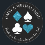 Las Vegas Theme Anpassningsbar Text Malibu Blue Gl Runt Klistermärke<br><div class="desc">Faux turcoise blue glitter och white card kostym cirkuleras av anpassadet som skapar dessa svarta,  runda klistermärken perfekt för alla slags projekt och tillfälle. Använda dem att märka favoriter för gäster i bröllop,  att stänga kuvert och mycket annat.</div>