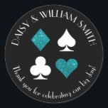 Las Vegas Theme Anpassningsbar Text Sticker Teal G Runt Klistermärke<br><div class="desc">Faux teal glitter och white card kostym cirkuleras av anpassadet som skapar denna perfekt för rundklistermärken för alla slags projekt och för tillfälle. Använda dem att märka favoriter för gäster i bröllop,  att stänga kuvert och mycket annat.</div>