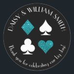 Las Vegas Theme Anpassningsbar Text Sticker Teal G Runt Klistermärke<br><div class="desc">Faux teal glitter och white card kostym cirkuleras av anpassadet som skapar denna perfekt för rundklistermärken för alla slags projekt och för tillfälle. Använda dem att märka favoriter för gäster i bröllop,  att stänga kuvert och mycket annat.</div>