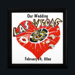 Las Vegas Valentine Bröllop Minnesask<br><div class="desc">Minneshögtidlighålla din speciellare Alla hjärtans dag bröllop i Las Vegas,  Nevada,  med den här röda hjärtklappen eller ge den här som en gåva från bröllop.  Alla textmallsområden kan anpassas före köp.</div>
