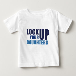 Låsa upp din dotterbabyutslagsplats t shirt