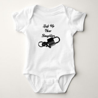 låsa upp dina döttrar tee shirt