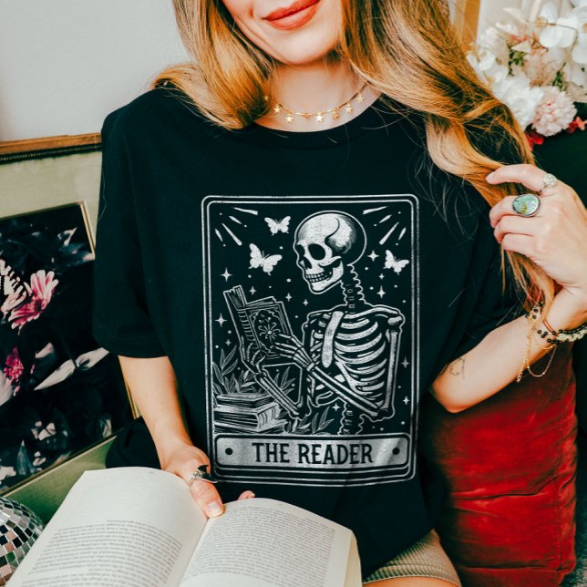 Läsaren Skeleton Läser boklover Halloween T Shirt (Skapare uppladdad)