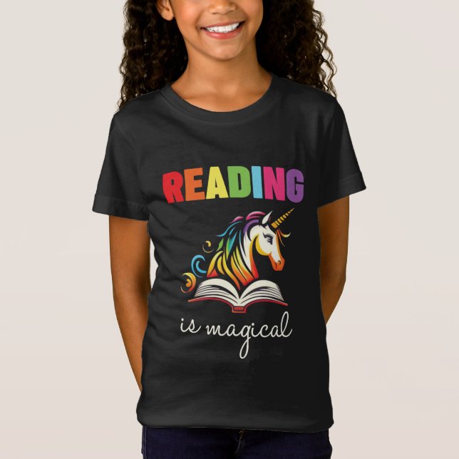 Läser är Magic Rainbow Unicorn T Shirt (Framsida)