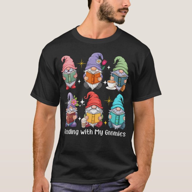 Läser med mina Gnom-vänner Grupp Gnom Bokälskare B T Shirt (Framsida)