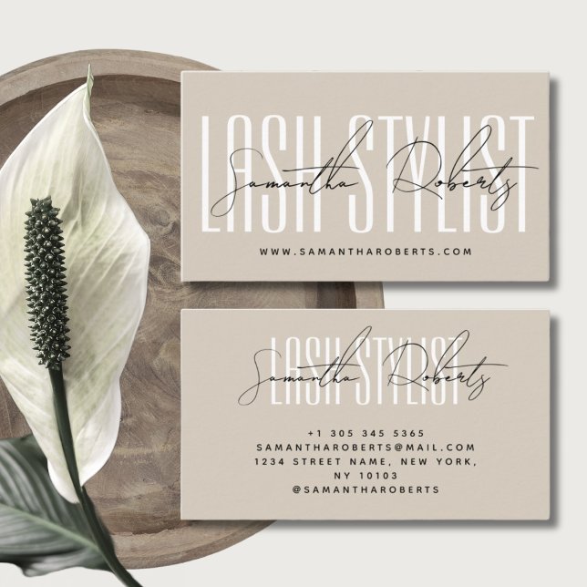Lash stylist modern typography script beige visitkort (Skapare uppladdad)