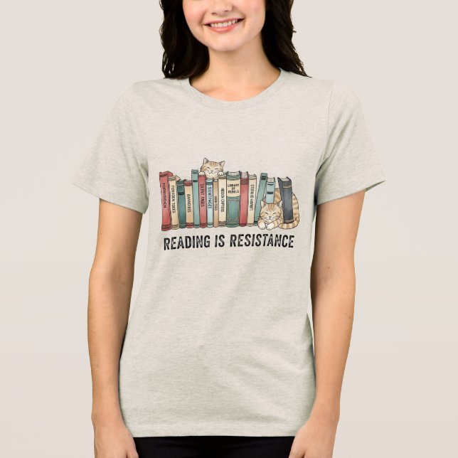 Läsning Är Motstånd Katt & Böcker T-Shirt (Framsida)