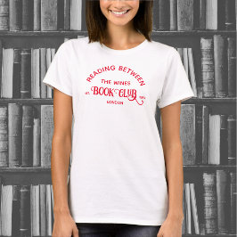 Läsning mellan Vin Bok Klubb Red Vapensköld T Shirt