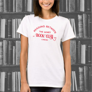 Läsning mellan Vin Bok Klubb Red Vapensköld T Shirt