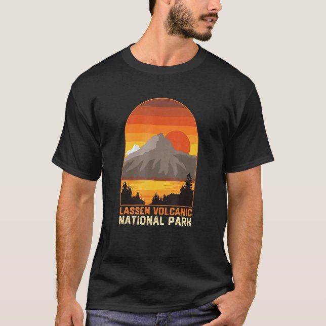 Lassen Volcanic National Park Cool Retro Style Sun T Shirt (Framsida)