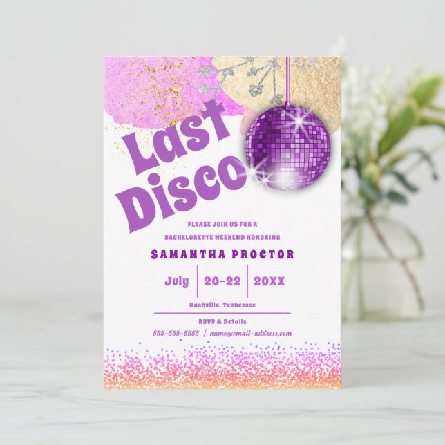 Last Disco Retro Glam Lila Guld Bachelorette Inbjudningar (Stående Fram)