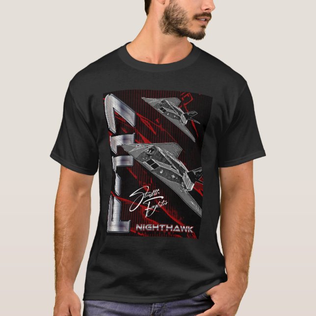 Låst F-117 Strålningsattackflygplan T Shirt (Framsida)