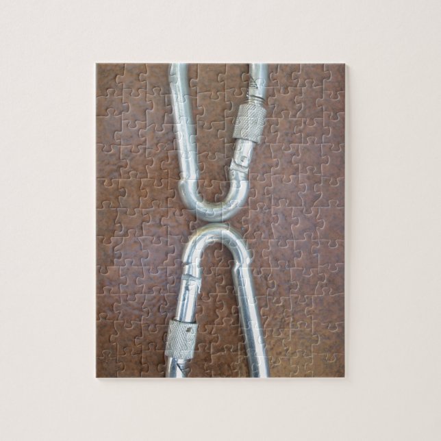 Låst i: Konstruktion för tåligt lås av stålbehålla Pussel (Vertikal)