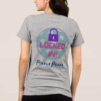 Låst in! T-shirt by Pickle Peace