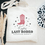 Last Rodeo Cowgirl Bachelorette Party Tygkasse<br><div class="desc">Välkomna vänner till din disco cowgirl eller westerna temed bachelorette helg med den söta personligen tote bags. Utformningen har en dammig bild av ro rosa cowboystart med "sista rodeo" under. Lägg till ditt namn,  plats namn och år.</div>