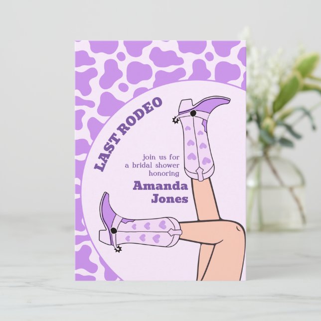 Last Rodeo Lila Cowgirl Möhippa Party Inbjudningar (Stående Fram)