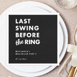 Last Swing Before the Ring Bachelor Party Minimal Pappersservett<br><div class="desc">Set the tone with this bold “Last Swing Before the Ring” sign, featuring clean modern typography on a sleek black background. Perfect for welcome tables, bar areas, or party décor, it adds a sharp and cohesive look to your golf-themed bachelor celebration. Personalize with the groom’s name and event date for...</div>