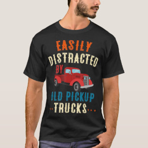 Lastbil är lätt utspridd av gamla Pickupa Lastbila T Shirt