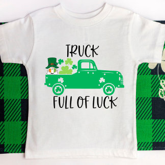 Lastbil Fullt i Tur Grönt Gnome med Irish Heart T Shirt
