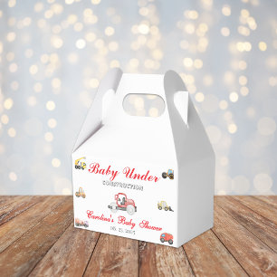 Lastbilar baby under babyduschen presentaskar