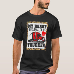 Lastbilschaufför Mitt Hjärta Tillhör En Lastbilsch T Shirt