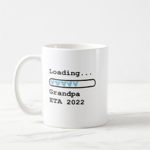 Lastning av farfar ETA 2022 Baby-meddelande Kaffemugg