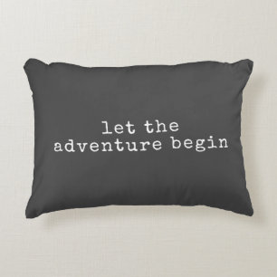 Låt Äventyr inleda en modern, minimalistisk citat Prydnadskudde