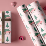 Låt det snöa Julgran Rosa Vintage Retro Van Presentpapper<br><div class="desc">Fira den magiska och festliga julhelgen med vår anpassningsbar helgdag som är papper. Vår helgdag för vintage har en söt rosa-reflektor som bär på Julgran. I roligten i jul låt det snöa och förblir mönster också mysigt med träd, sniglar, snöflingor och ord som täcks av snö. All grafik som finns...</div>