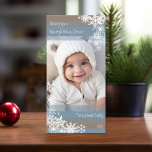 Låt det snöa - Lodrät Foto med Snöflingor Julkort<br><div class="desc">En roligt övertäckt av pastellblått över fotot med snöflingor och vismisk text. Anpassa detta med 1 lodrät foto,  din familj namn och innevarande år. Du kan använda ett svartvitt eller ett färg-foto.</div>