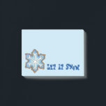 Låt det snöa Snowflake-julvinter Hanukkah Post-it Block<br><div class="desc">Post-it Notes har en ursprunglig markörillustration av en utsökt snöflingsockercookie. Perfekt för Hanukkah-presenting eller en julstuffare!</div>