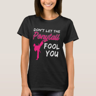 Låt dig inte luras av hästsvansen Roliga kvinnor o T Shirt