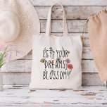 Låt din Dreams Blommar Wildblomma Tygkasse<br><div class="desc">Den vackra illustrationen har en vildblomsodling och påminner dig om att precis som en blomma behöver tid, tålamod och omsorg om blommarna, så gör dina drömmar det. Citatet "Låt dina drömmar blommar" är en kraftfull påminnelse om att aldrig ge upp på dina drömmar och behålla som arbetar för att skapar...</div>