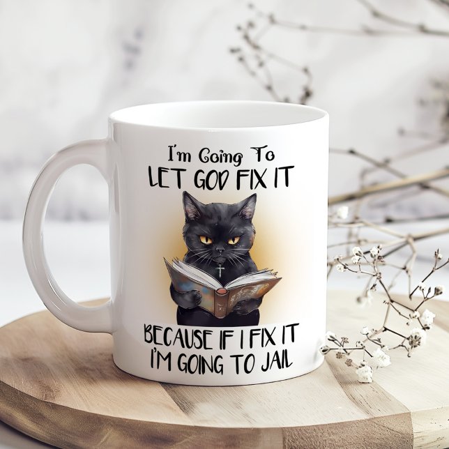 Låt Gud laga det, det är roligt Sarcastic Black Ca Kaffemugg (Let God Fix It Funny Sarcastic Black Cat Coffee Mug on a boho kitchen table with tiny dry flowers)